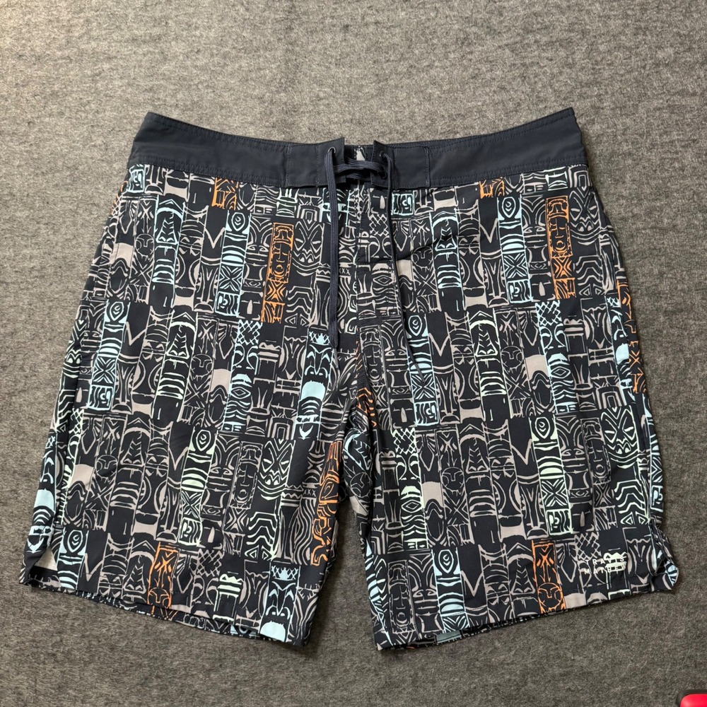 TravisMathew Mens 33 Tiki Mask Board Shorts Black Graphic Swim Trunks Stretch